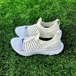 Nike Women’s React Phantom Run Flyknit 2 Running Shoes